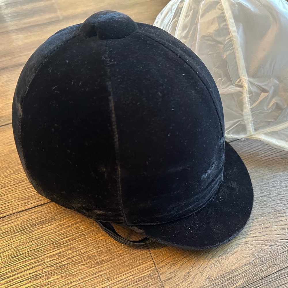 Horse Tack - 7 1/8 Equestrian English Riding Black Hunt Cap with Rain Cover